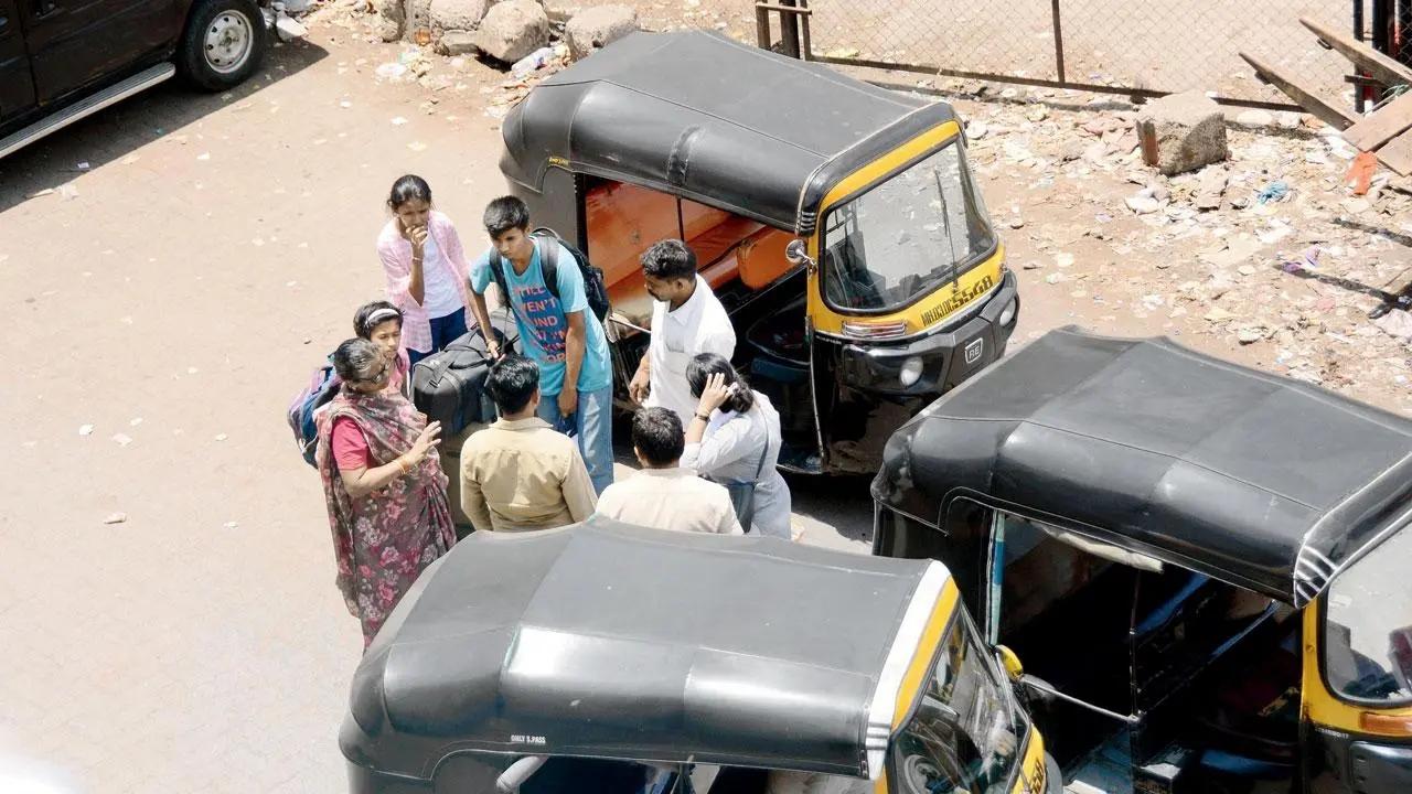 mid-day had run a campaign against errant autos at Kurla Terminus a few years ago, after which the station surroundings improved for a while, but now it is back to square one. When mid-day visited the station, we found that the only thing that remains from then is the fencing around the station. Autos and taxis now wait beyond the fence, unlike earlier when they would barge onto the station platforms and premises
Also Read: 