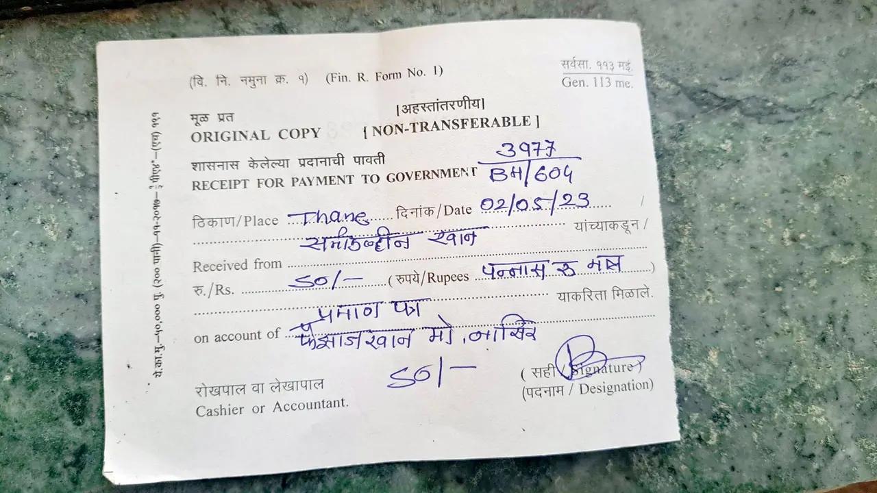 The hospital employees charged Rs 8,200 to admit the ‘patient’ but handed over receipts for Rs 2,050 (in Pic)
On Day 5, after a conversation, Samiullah was taken to the admission file department located in room no. 15 of the hospital, where Satish Vunjal retrieved Faizan’s previous case papers. Vunjal, a peon at the hospital then took Faizan and the file to another senior psychologist and had some discussion with the latter alone. He asked Faizan to sit on the chair and asked for some basic details