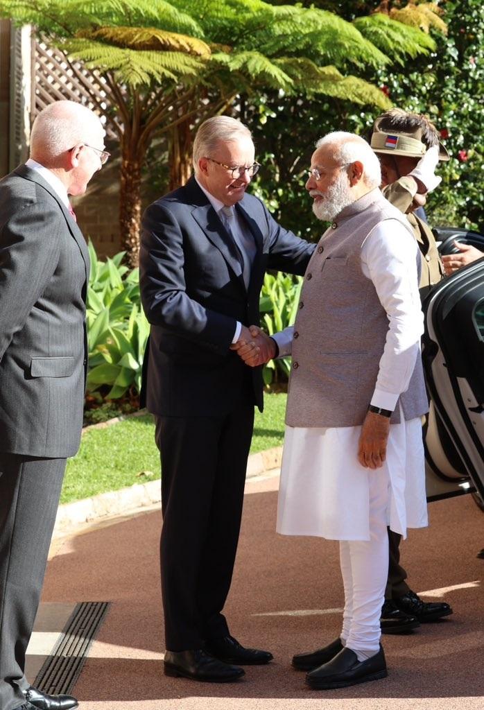 PM Modi was on Wednesday accorded a Ceremonial Guard of Honour at the Admiralty House in Sydney, Australia