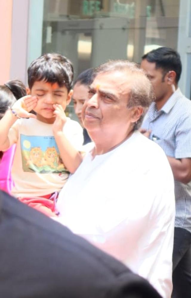 Business tycoon and Asia`s richest man Mukesh Ambani was seen visiting Siddhivinayak Temple with grandson Prithvi Ambani