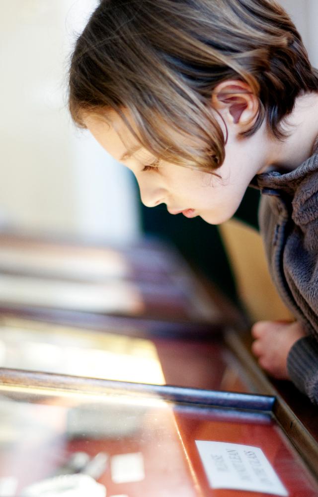 A museum visit can be between a few hours to a whole day. Those with children or elderly people may want to spend 1-2 hours, others will spend more time