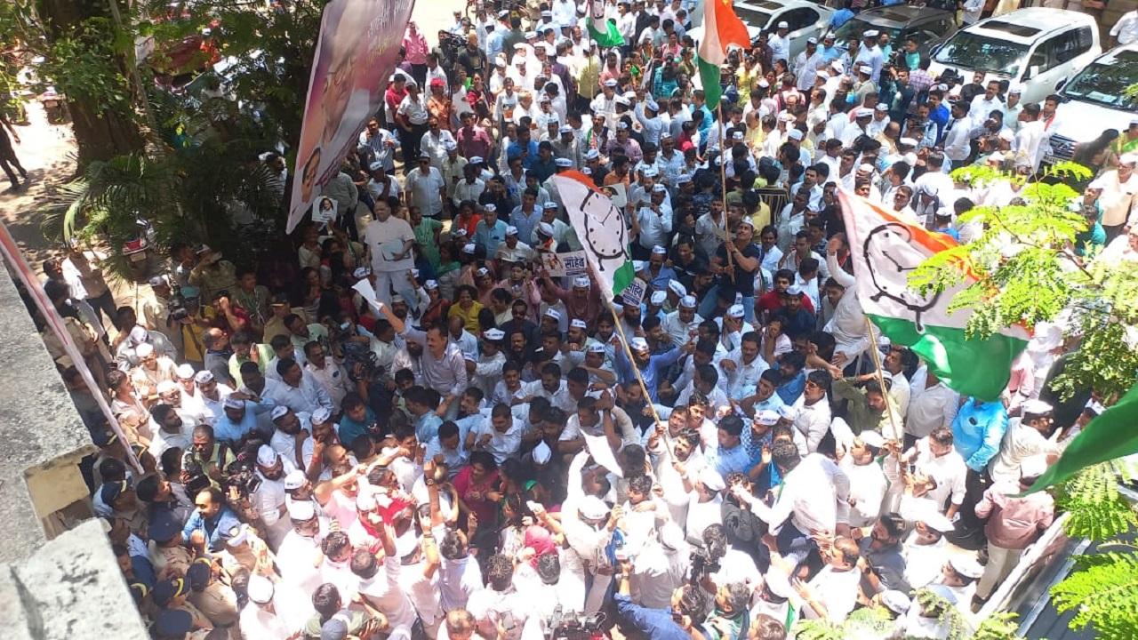 A committee set up to choose the new Nationalist Congress Party chief has rejected incumbent president Sharad Pawar's decision to step down