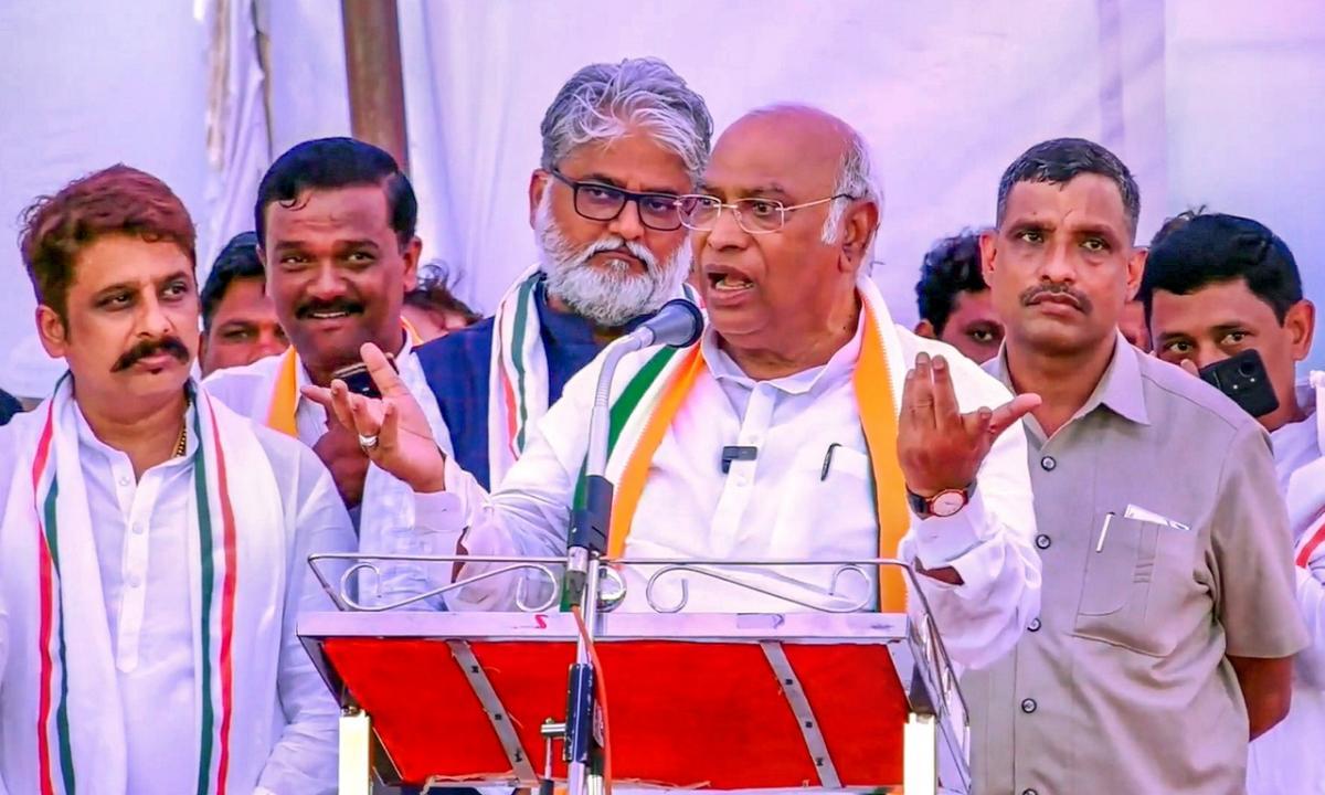 Mallikarjun Kharge makes emotional appeal on home turf, says he is Karnataka's 'Bhoomi Putra' like Modi said he was in Gujarat