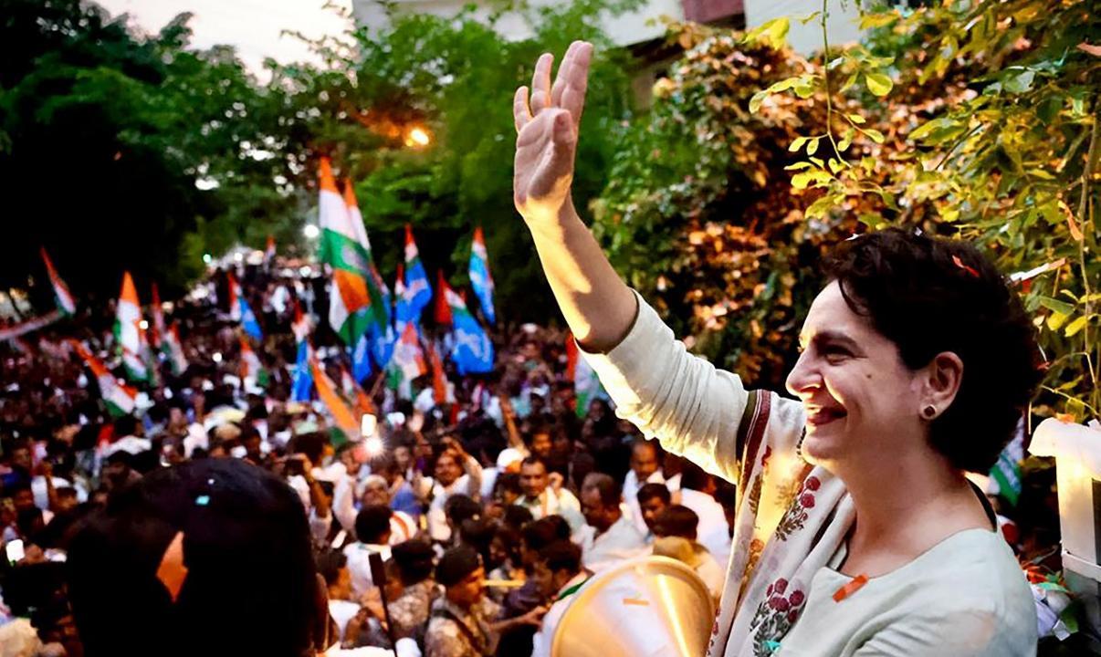 Karnataka polls: Priyanka Gandhi holds roadshow in Bengaluru