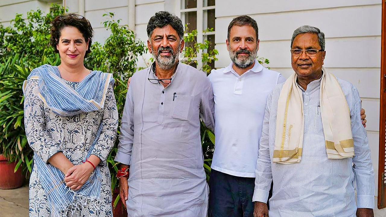 Eight MLAs sworn in as Ministers in new Karnataka cabinet