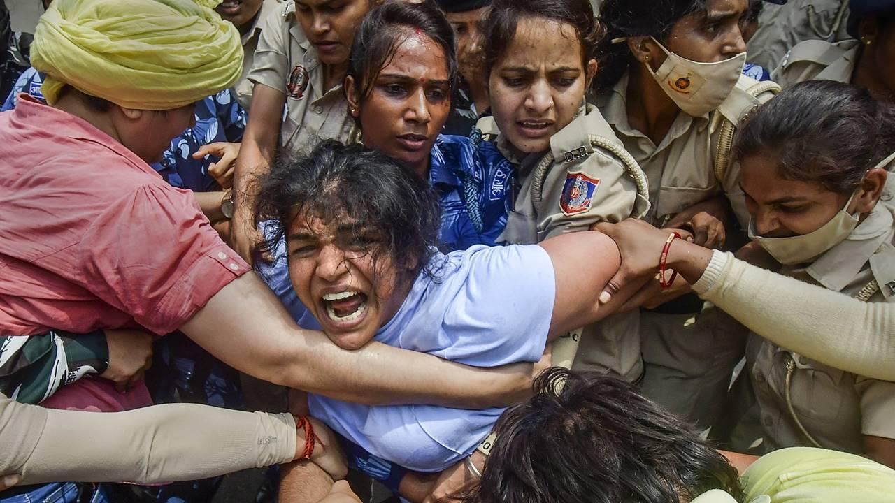 In chaotic scenes witnessed at the Jantar Mantar, wrestlers and police officers shoved and pushed each other as Vinesh Phogat and her cousin sister Sangeeta Phogat tried to breach the barricades.