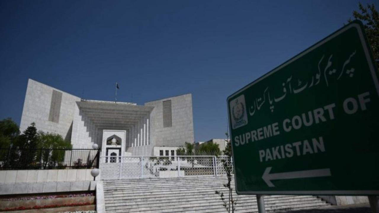 Pakistan Supreme Court urges government and opposition to hold talks on holding elections in Punjab province