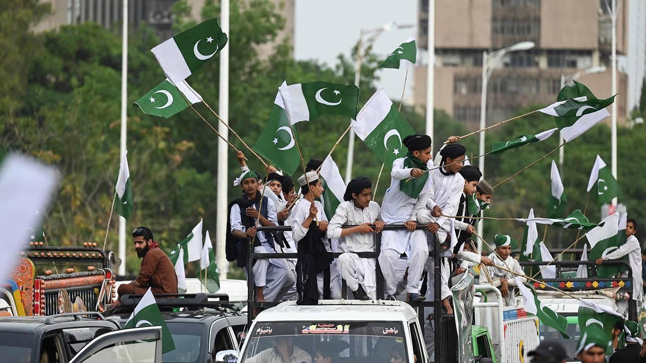 In Photos: People take out rally supporting Pakistan Army