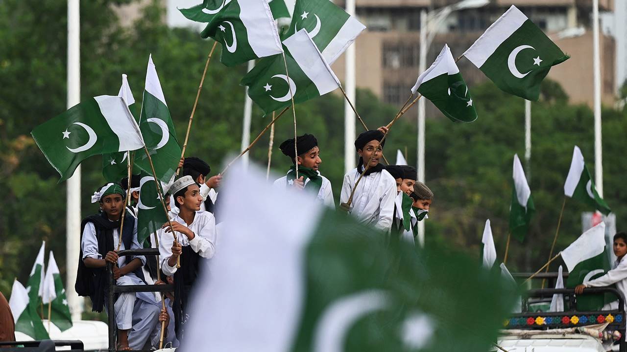 In Photos: People take out rally supporting Pakistan Army