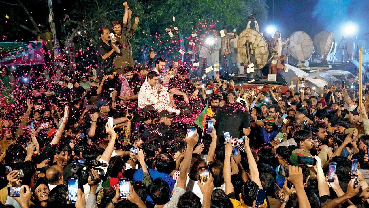 Pak says no martial law