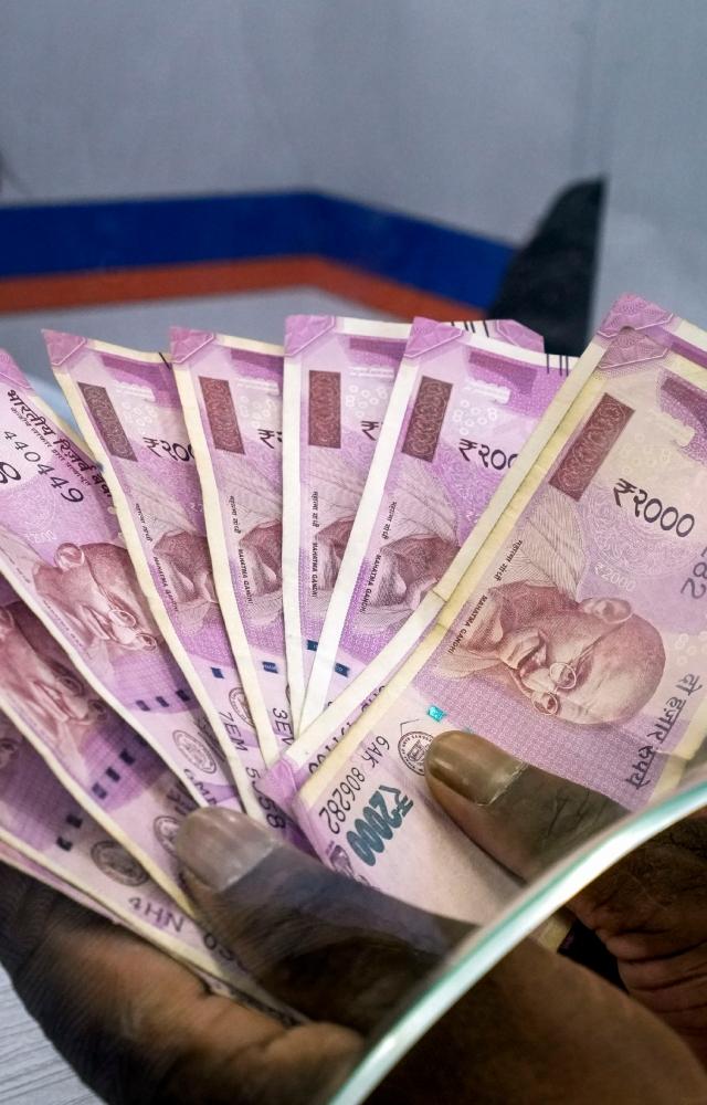As per the RBI guidelines issued on Friday, the exchange of Rs 2,000 facility is available from Tuesday