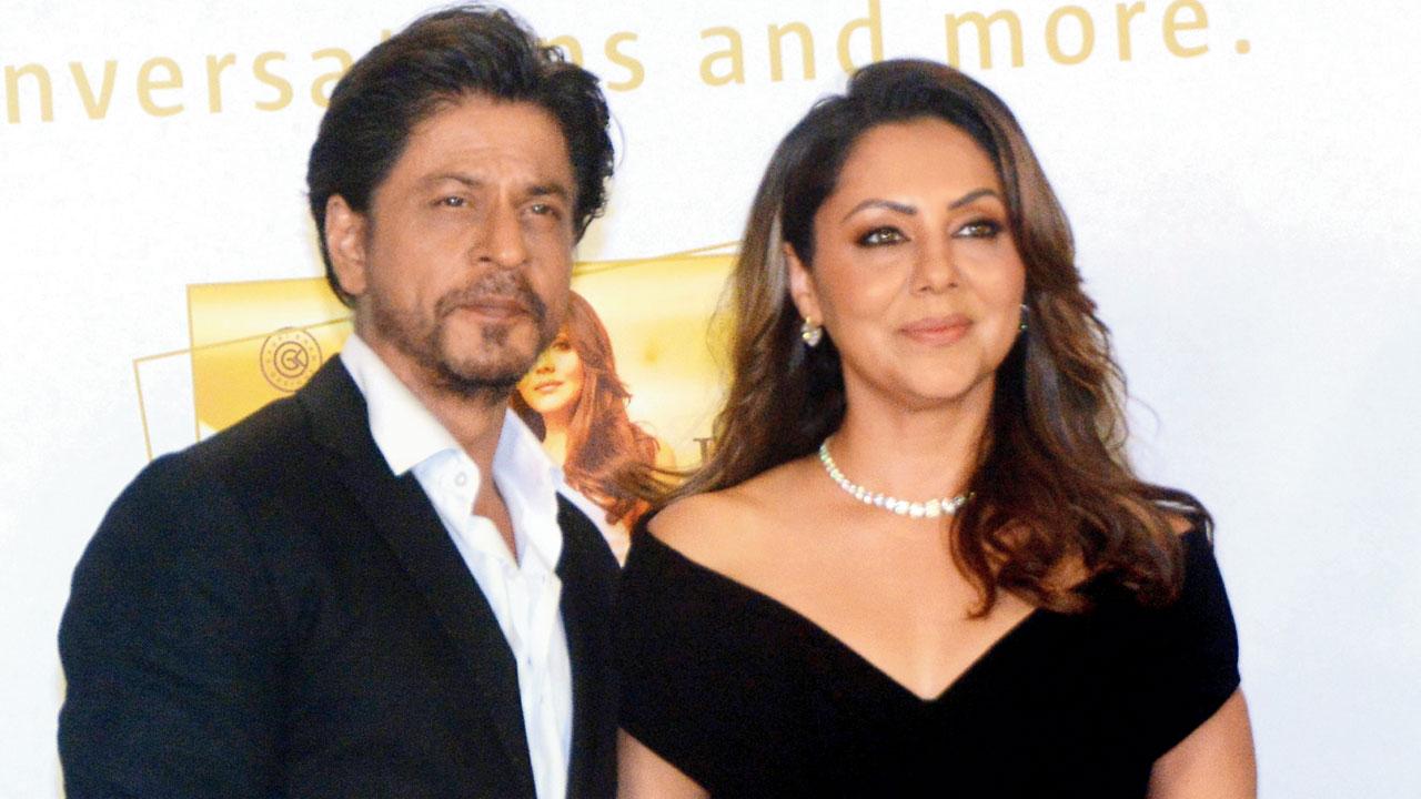 Shah Rukh Khan and Gauri Khan at the book launch. Pic/Satej Shinde