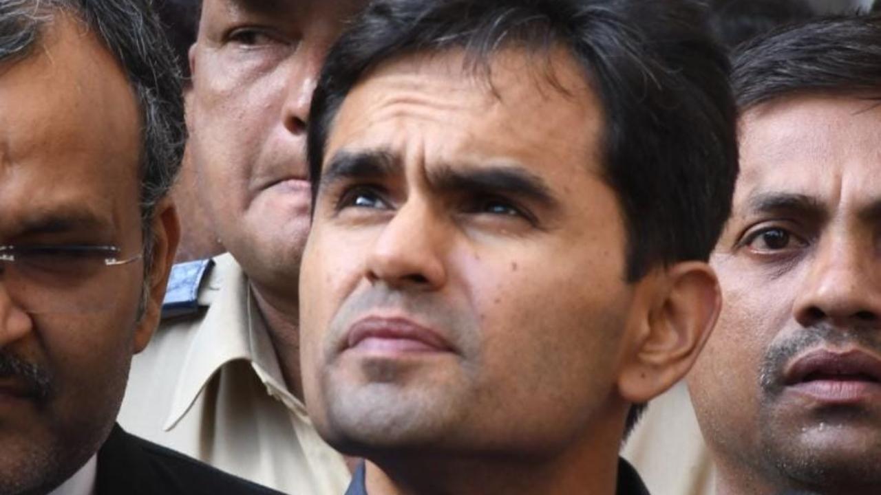 IN PHOTOS: Sameer Wankhede reaches Bombay High Court, asked to appear before CBI