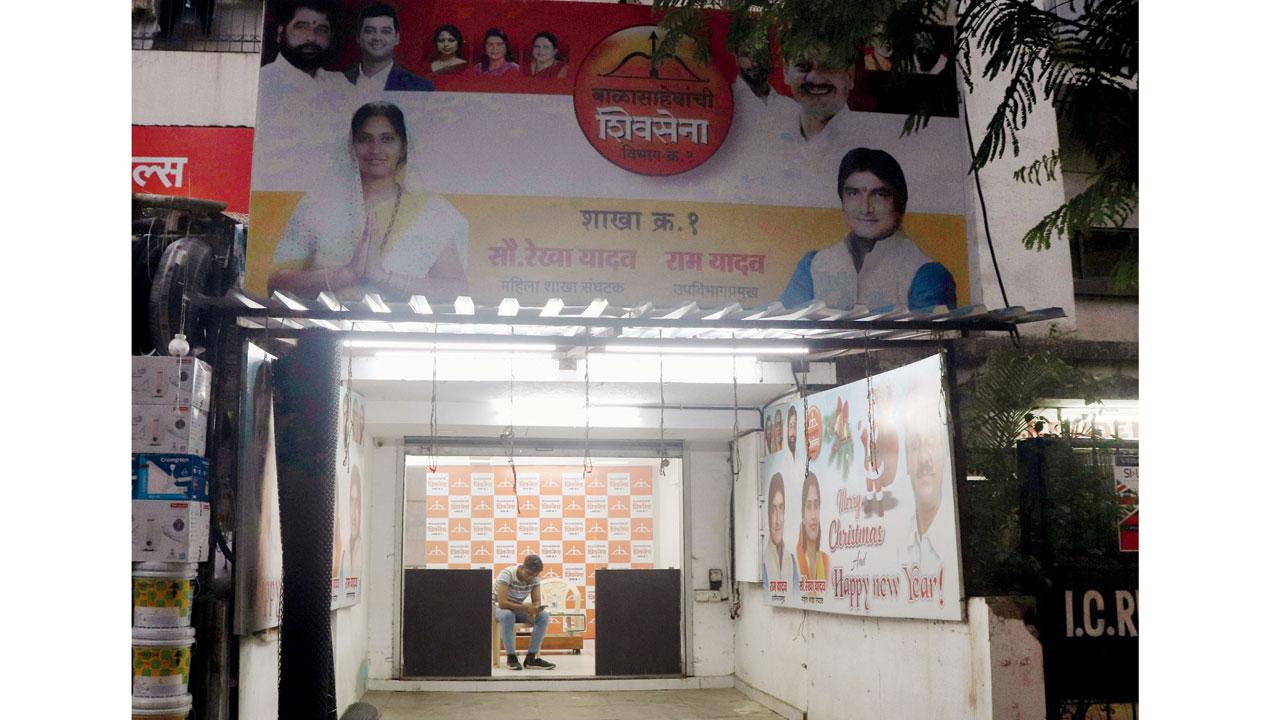 A barely inhabited Shinde Sena office at Dahisar. Pics/Anurag Ahire