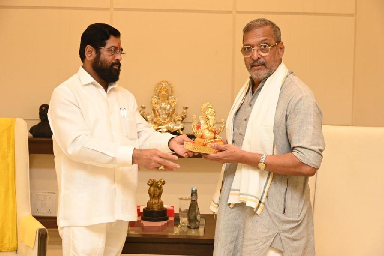 CM Eknath Shinde welcomed Nana Patekar by presenting a bouquet of flowers and an idol of Lord Ganesha