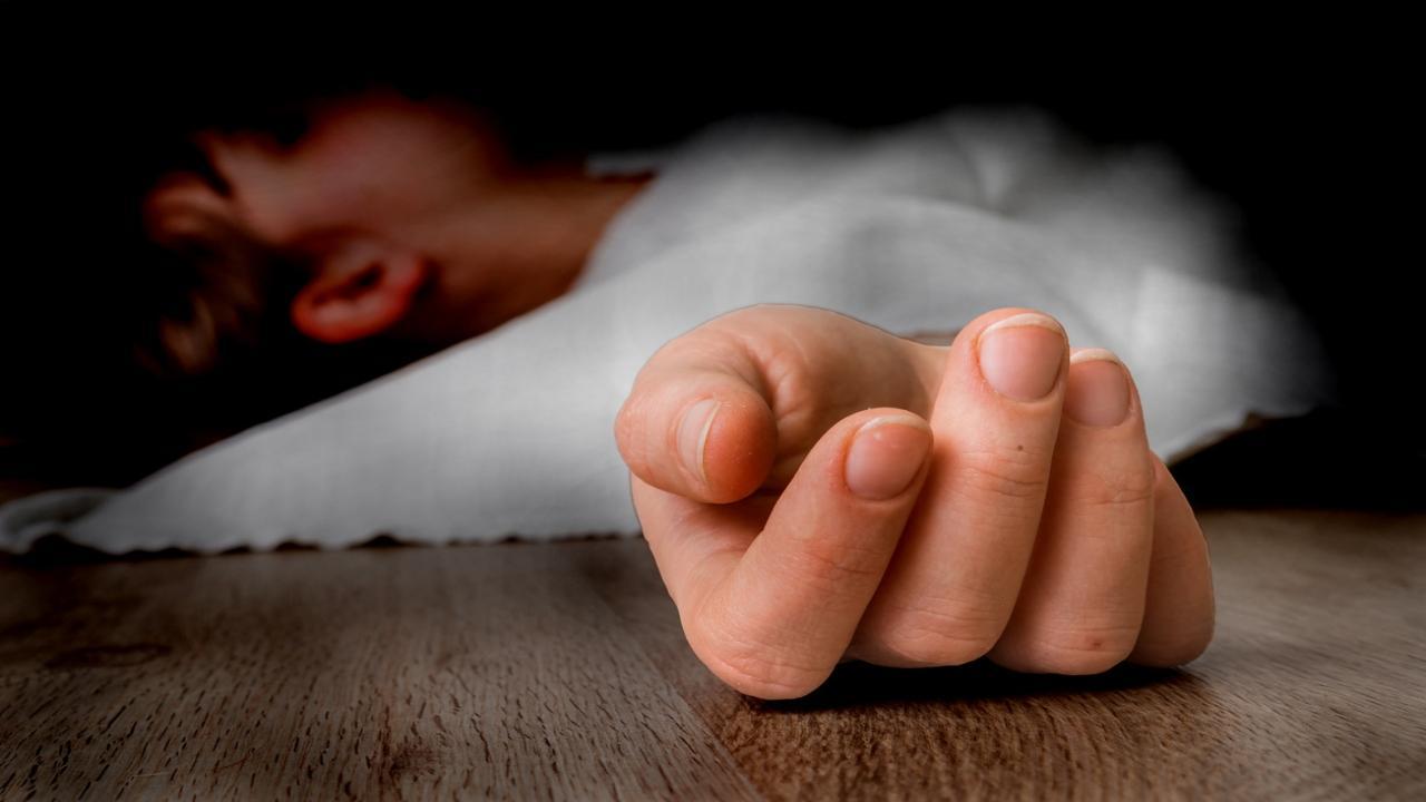 Mumbai: 55-yr-old woman allegedly dies by suicide in Borivali Mumbai: 55-yr-old woman allegedly dies by suicide in Borivali