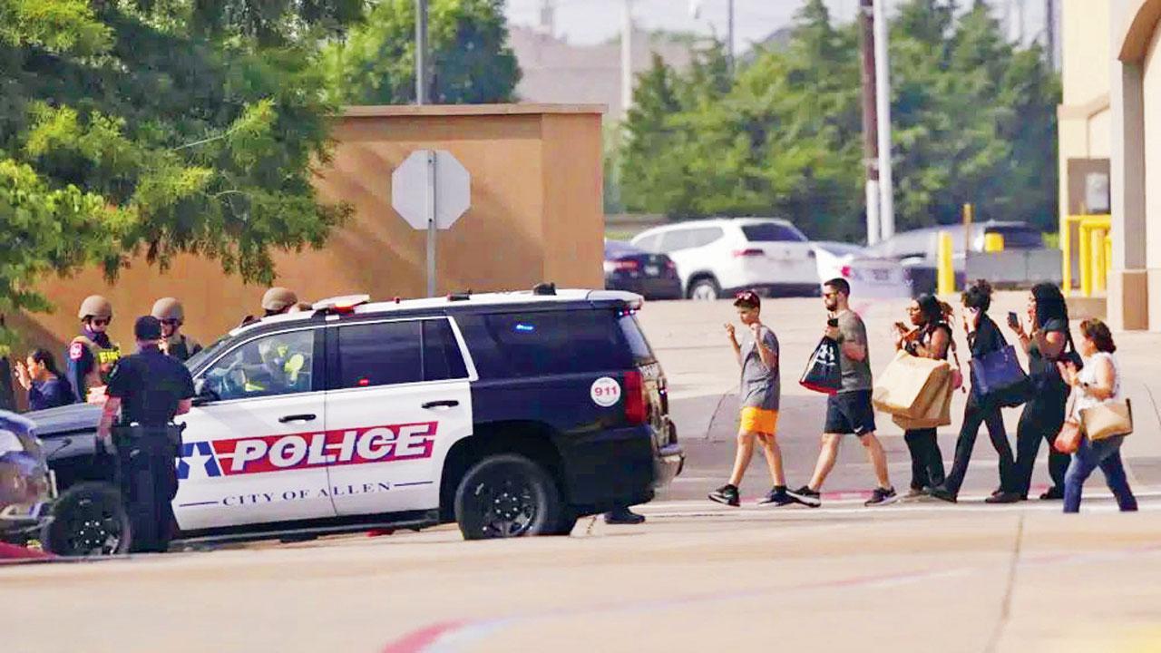 Gunman kills 8 at Texas shopping mall