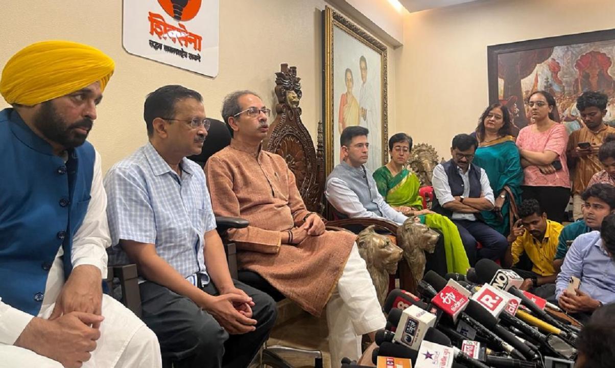 Mumbai: Uddhav Thackeray agrees to vote against ordinance in Rajya Sabha, says Arvind Kejriwal