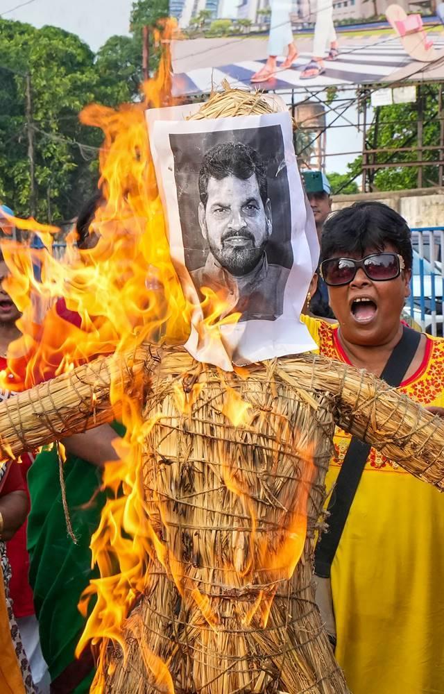 Wrestlers taking protest to global forum