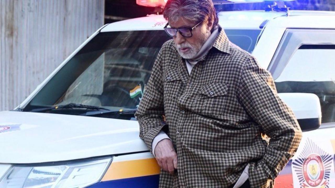 Amitabh Bachchan posts photo with a police van amid no-helmet controversy