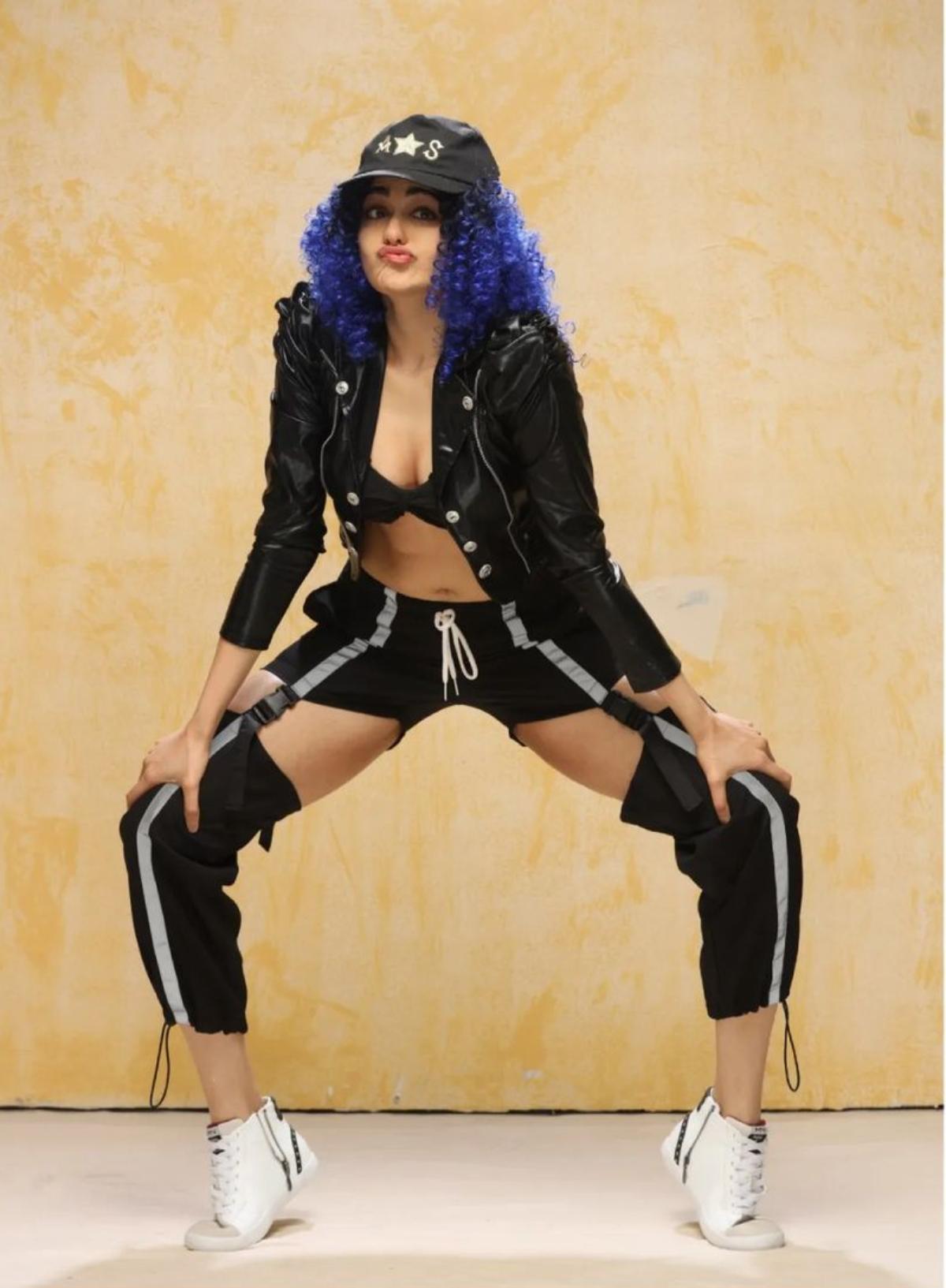 Rocking a black leather jacket along with a matching bra-styled top and wacky bottoms, which is too difficult to describe for us, Adah Sharma raises eyebrows as she dons a bizarre black ensemble. The diva proves that she is the ultimate queen of quirk as she strikes a funny pose as she shows off her eccentric side. 