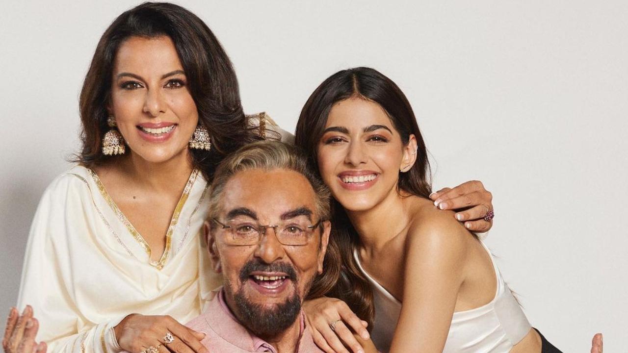 Alaya F shares a happy family picture with Nana Kabir Bedi and mother Pooja Bedi
