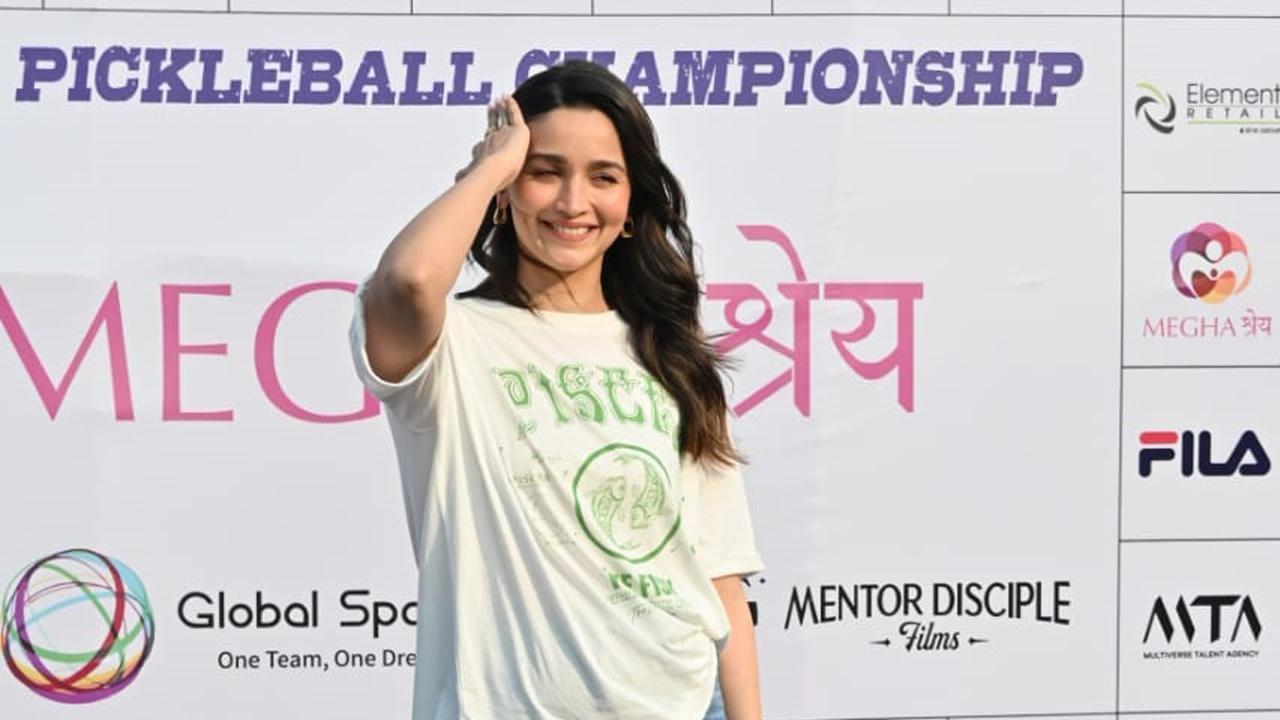 1280px x 720px - Alia Bhatt interacts with fans at event, tells photographer's mother 'aapka  beta bahut pareshan karta hai'