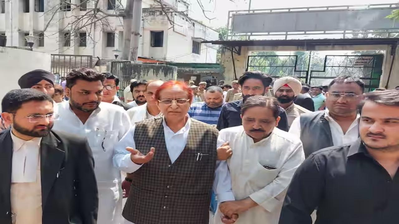 UP court acquits Samajwadi Party leader Azam Khan in 2019 hate speech case