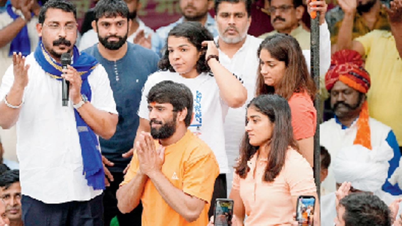 On ‘historic’ 100th episode, PM had nothing to say to these wrestlers