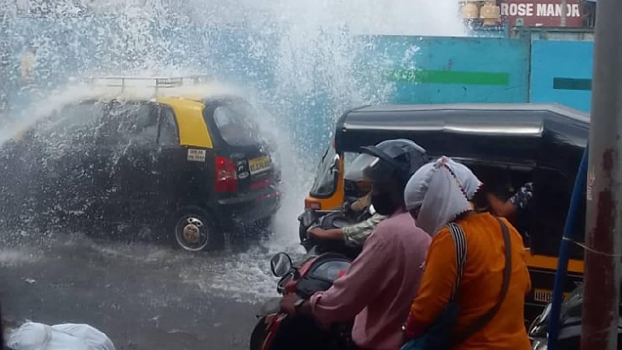 Mumbai: Water line leakage causes disruption in Mahalaxmi and Bandra station areas