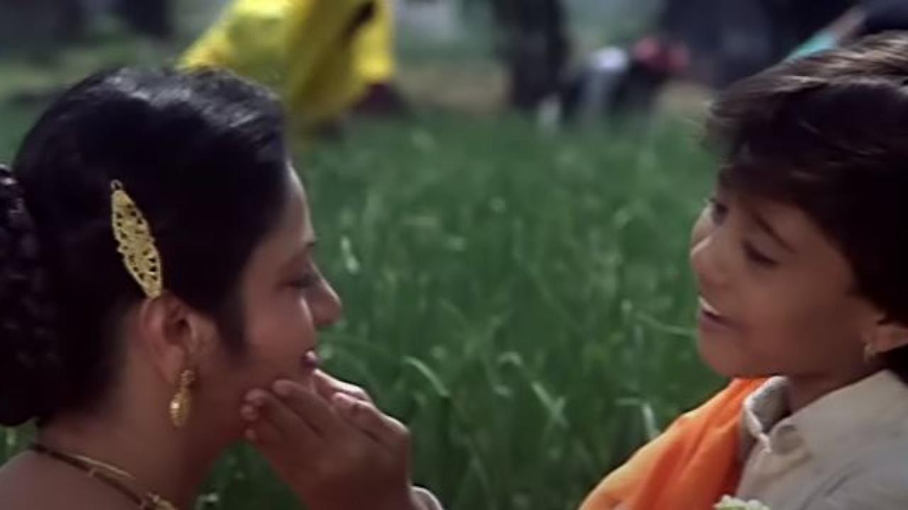 Khushiyon Ka Din Aya Hai (Beta)
The song 'Khushion Ka Din Aya Hai' from the evergreen classic movie 'Beta'. This song shows the pure devotion of a son and his mother.