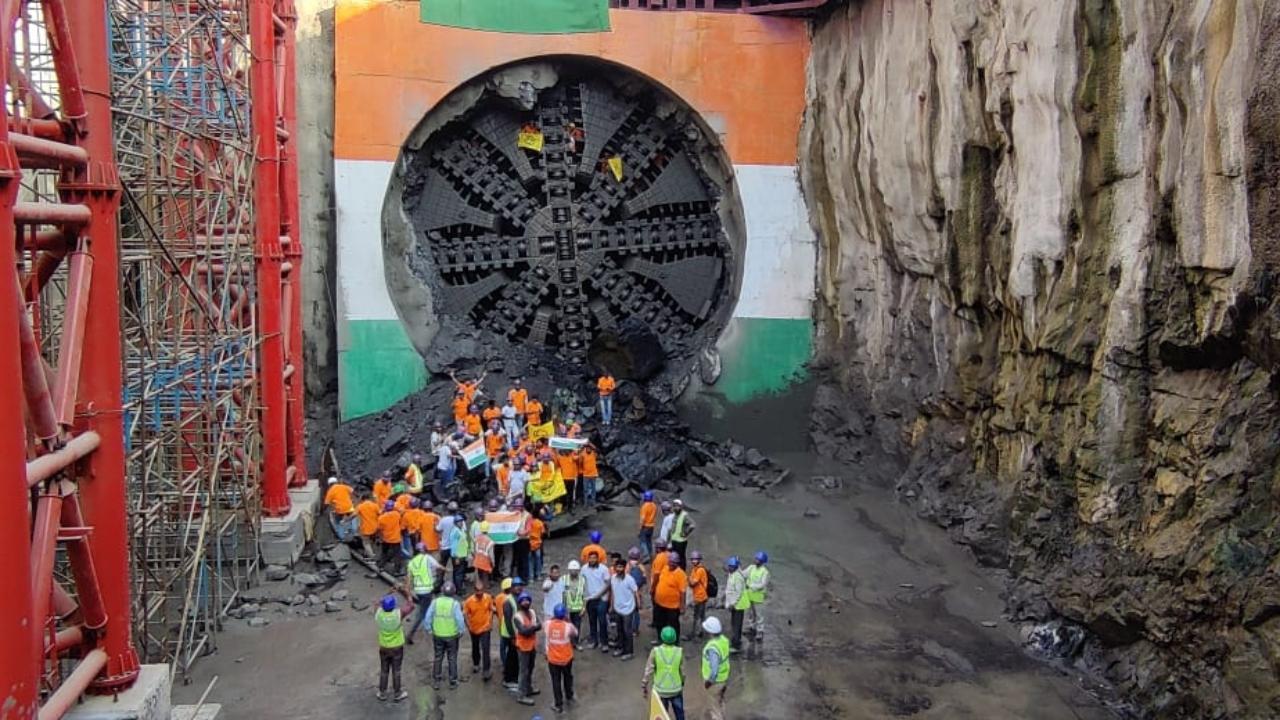 The second tunnel from Swarajyabhumi (Girgaon Chowpatty) to Priyadarshini Park in the Mumbai Coastal Road Project was completed on Tuesday. Pics/Sameer Markande and CMO