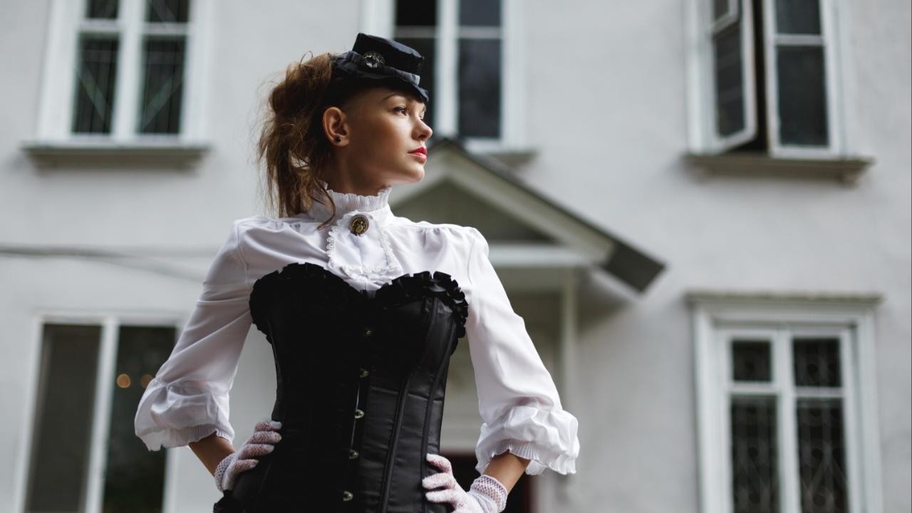 Your guide to style corset in 5 rad ways