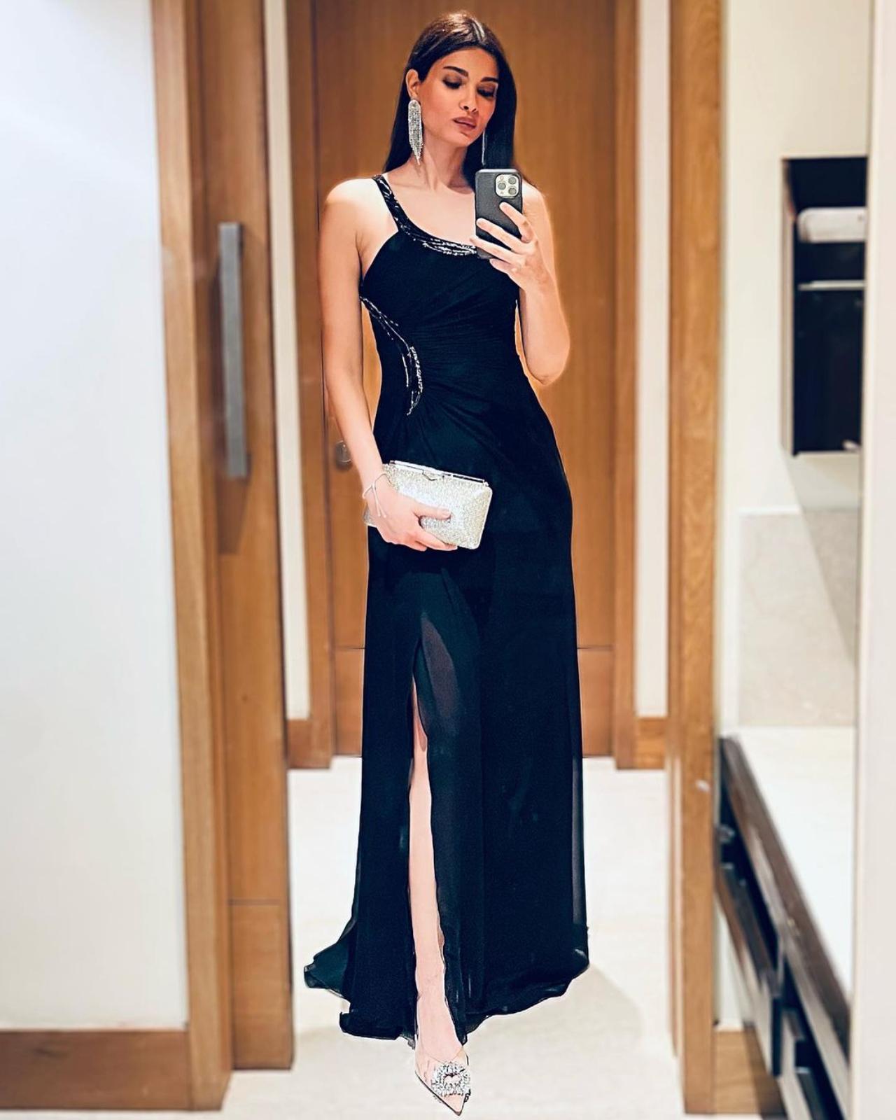 Looking for something classy and elegant. This thigh-high slit gown with silver detailing at the neckline and waist is the perfect minimalistic yet elegant look. Diana straightened her hair and opted for statement diamond earrings to go for the dress