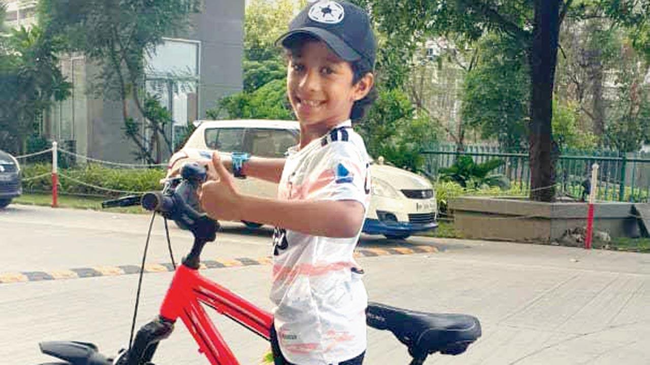 Ziaan Rao prepares for the cycling  segment of the triathlon