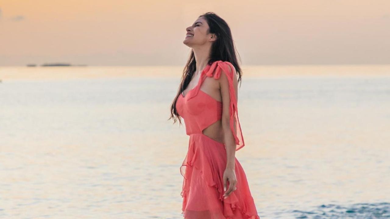 Known for her girl-next-door vibe, Mouni Roy never fails to show off her exotic vacations on the gram. Find her relaxing by the beach, donning the prettiest summer wear, on the Maldives island.
