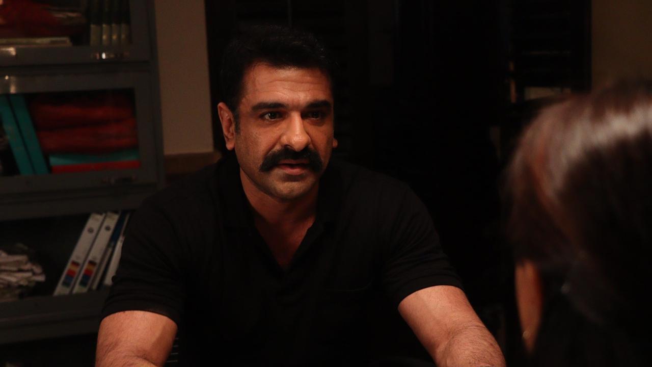 I was limping during introduction of season 3: Eijaz Khan on 'City of Dreams'