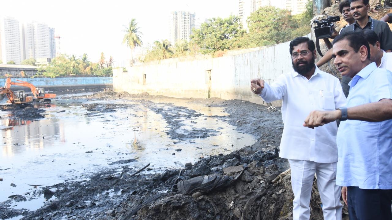 While inspecting desilting works, CM Eknath Shinde issued a show-cause notice to the chief engineer of the storm water drain department of the Brihanmumbai Municipal Corporation (BMC) after finding a nullah at Milan Subway in Santacruz unclean