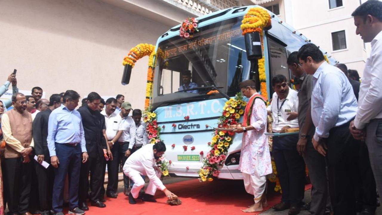Mumbai: Electric ST bus service launched by CM Eknath Shinde ...