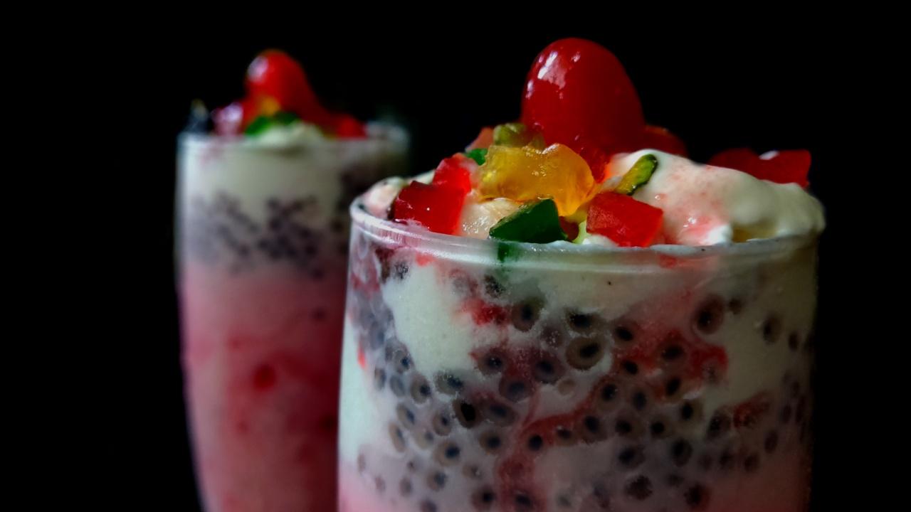 Baba FaloodaSituated in Mohammed Ali Road, Baba Falooda is another famous place for faloodas in Mumbai. Their falooda is made with layers of falooda noodles, rabri (sweetened condensed milk), rose syrup, and ice cream, creating a delightful combination of flavors and textures