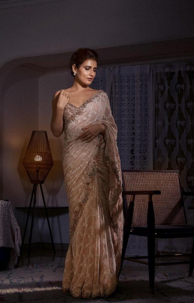 Serving elegance, Fatima gracefully carried a rose pink saree. She topped off her look with a neatly tied bun 