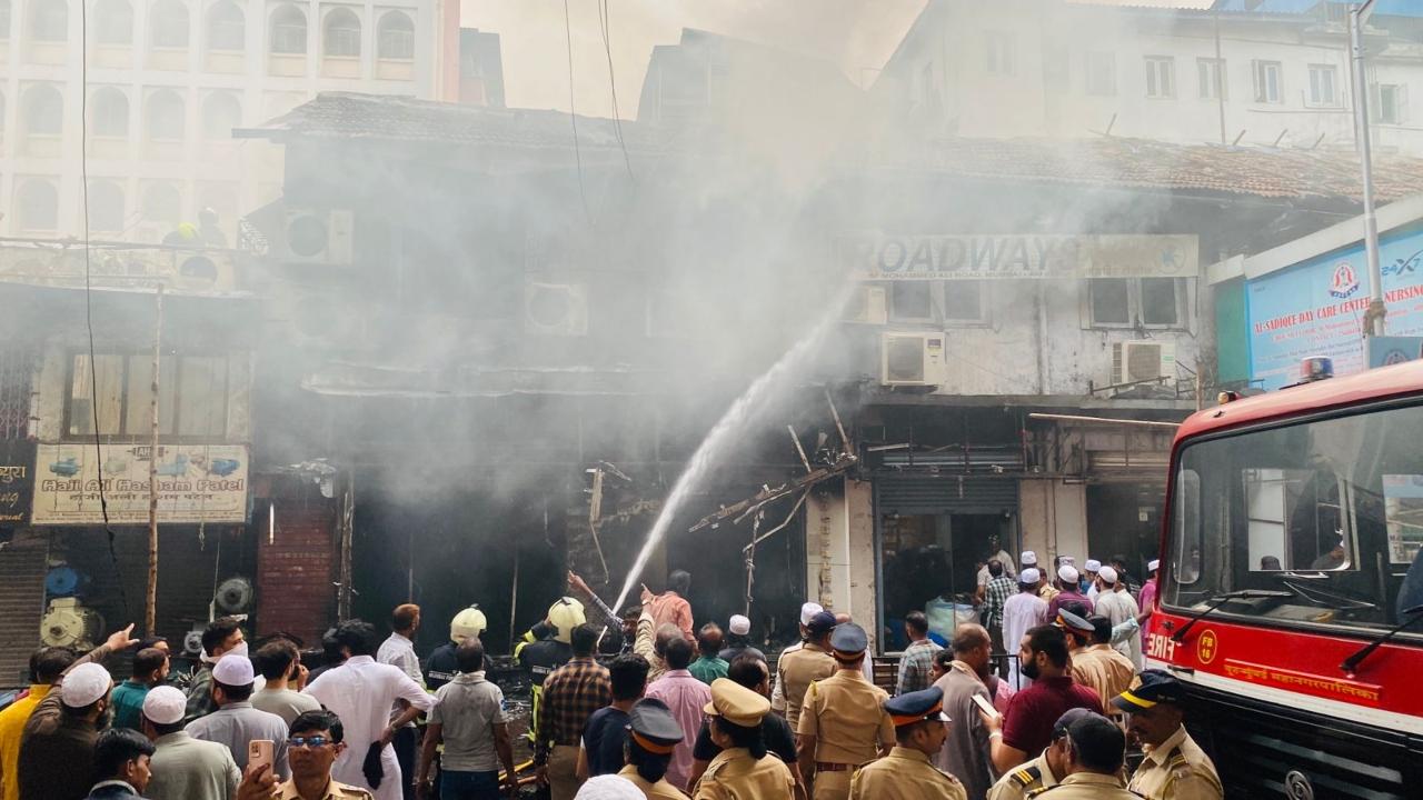 The information regarding a blaze near Minara Masjid, opposite Suleman Usman Bakery in Masjid Bunder was received by the civic authorities following which a fire fighting operation was launched and Mumbai Fire Brigade, Police and BEST staff was mobilized