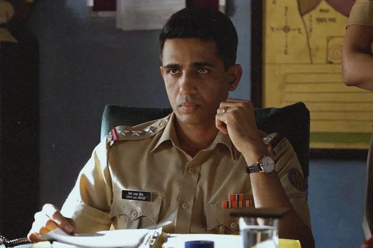 DahaadIn Dahaad he plays Devilal Singh, a cop who is chasing a serial killer. He is also a family man, living in a small town in Rajasthan, and is forward-thinking. Gulshan’s performance was critically acclaimed and was loved by the audience