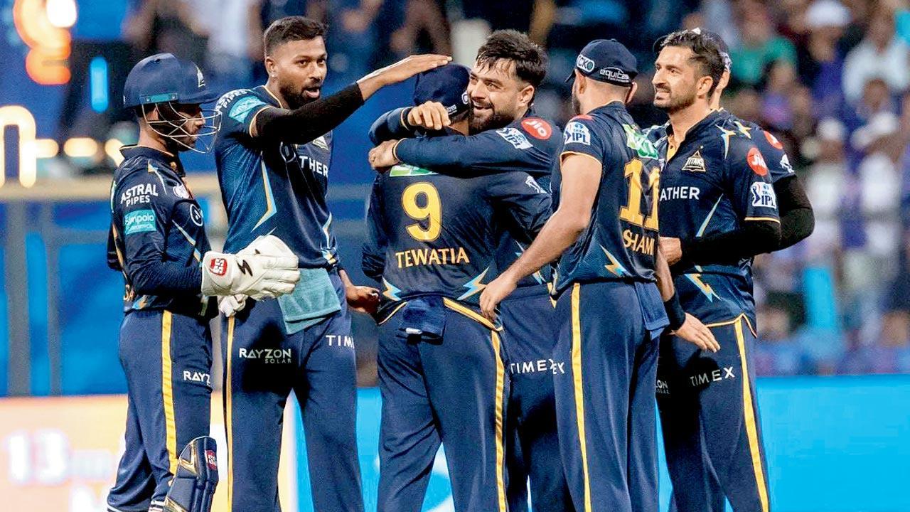 Clinical Titans look to vanquish Sunrisers to seal playoff berth