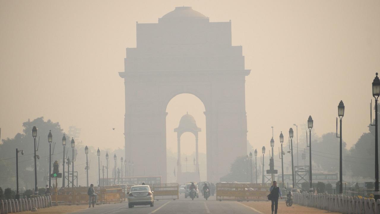 Centre issues ordinance on transfer, posting of Group A officers in Delhi