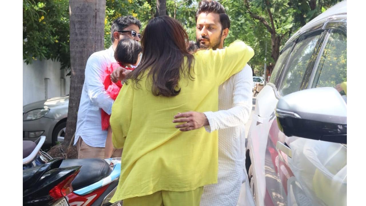 She was spotted quickly hugging Vatsal as she left the venue.