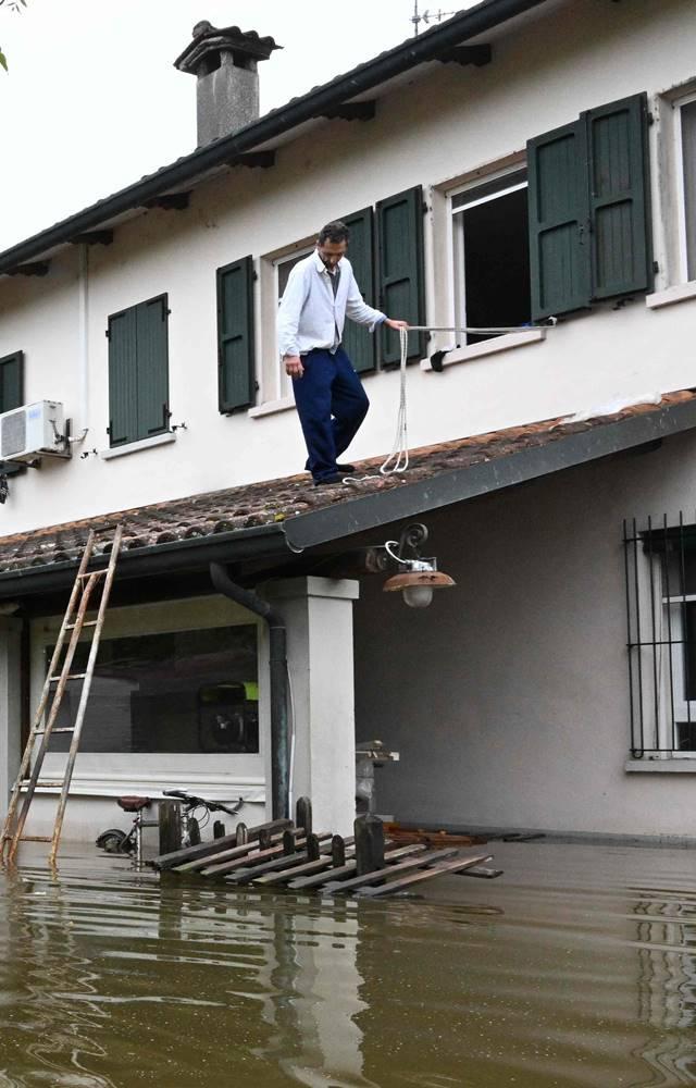 Over 36,000 displaced amid Italy floods