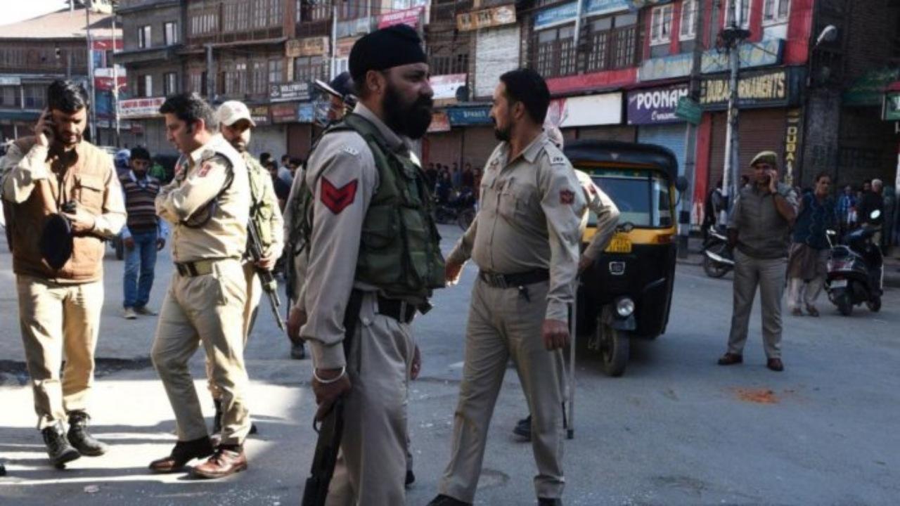 J&K Police arrest two persons who allegedly confess they work for local militant