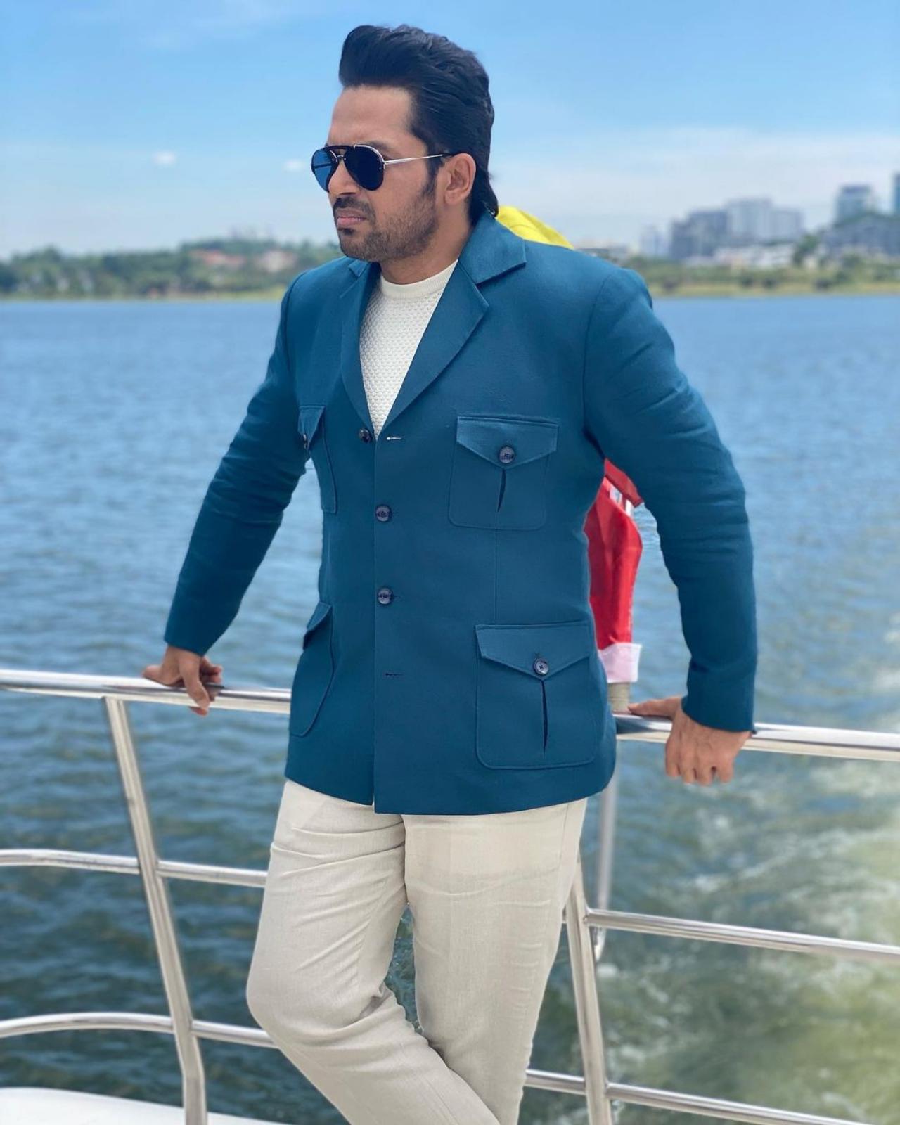 For the promotion of his film 'Viruman', Karthi treated his fans with a yacht picture of himself in Malaysia. The star looked dashing in a white sweatshirt, paired with a blue coat and beige trousers. Karthi topped off the look with a pair of uber cool sunglasses.