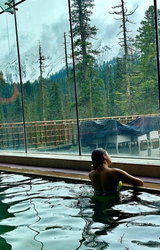 Inside Sara Ali Khan`s Kashmir trip